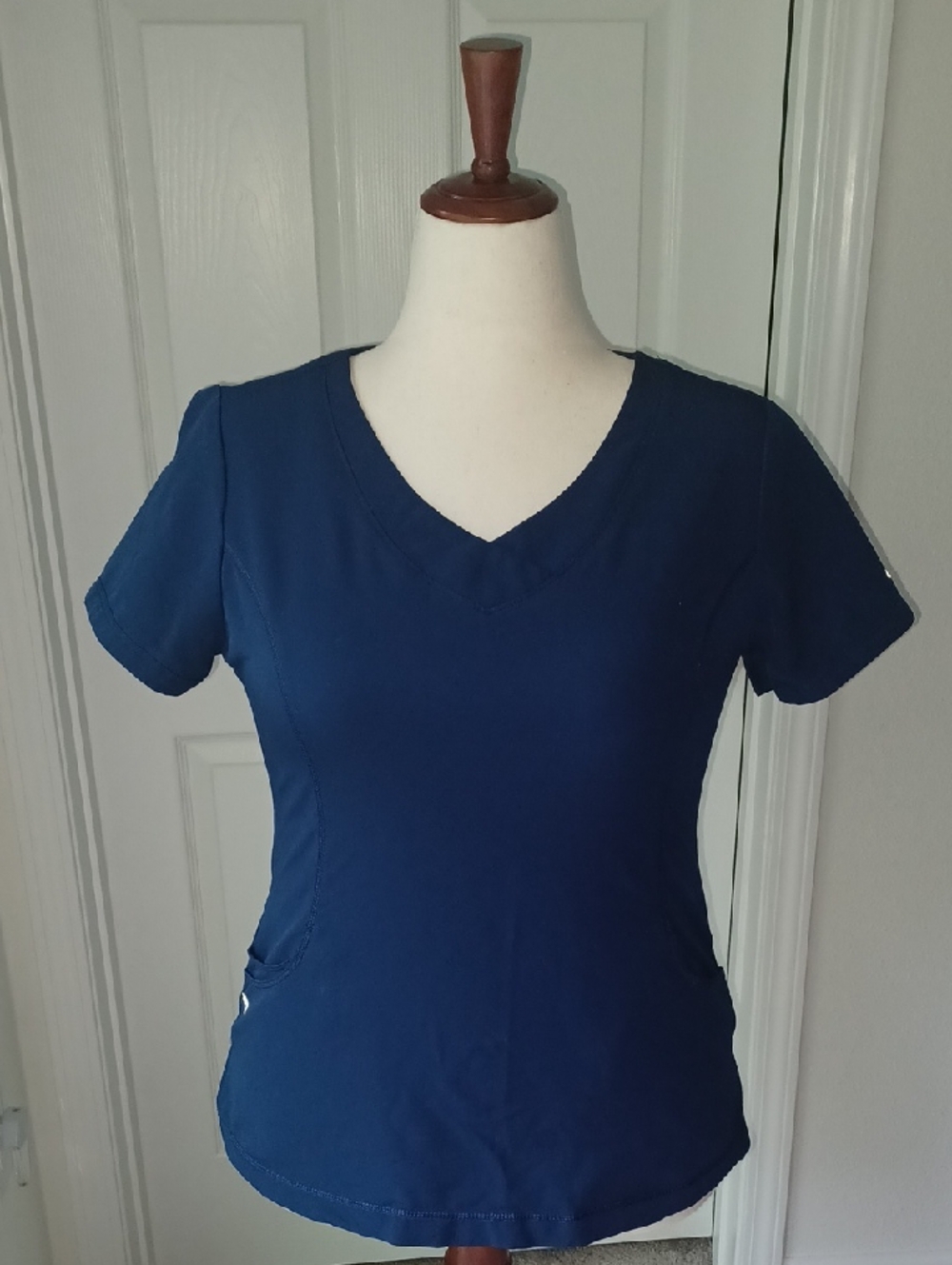 healing hands Navy V-Neck Short Sleeve Scrub Top Medium